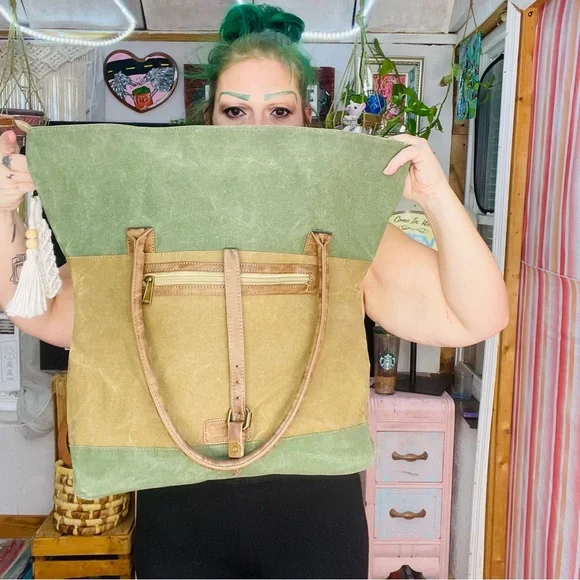 Green and Tan Structured Tote with Gold Hardware - Picture 9 of 16